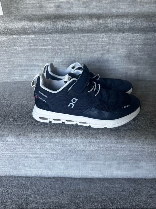 On Running Other - On Kids Sneakers in Navy and White